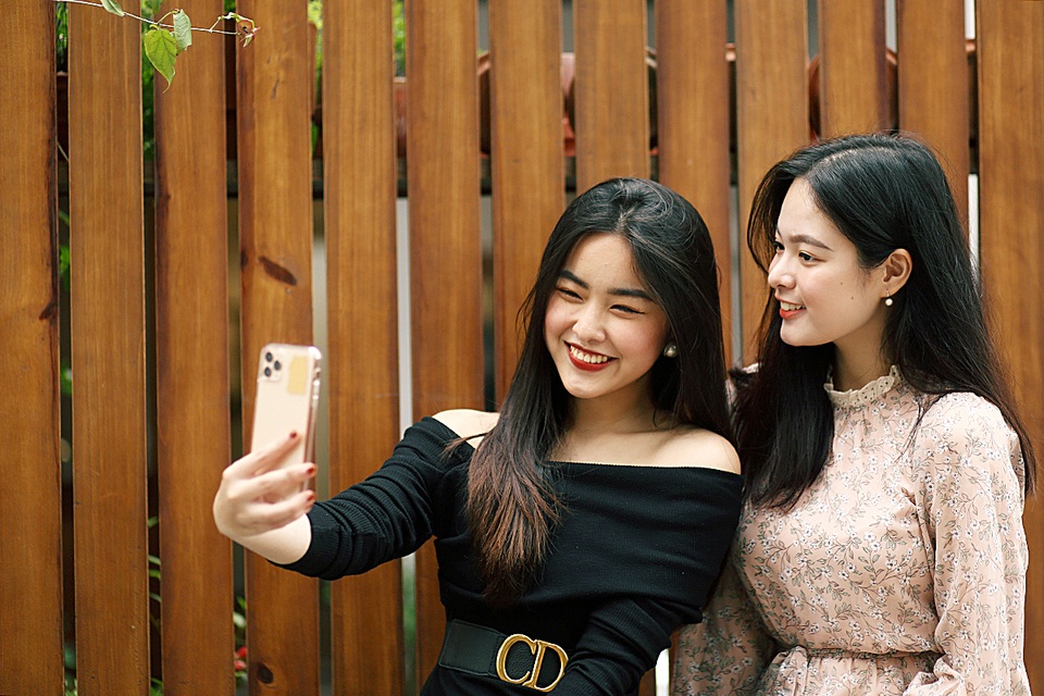 Đôi bạn thân nhà người ta: Cùng học cấp 3, cùng là... Hoa khôi Đại học - 8 Đôi bạn thân nhà người ta: Cùng học cấp 3, cùng là... Hoa khôi Đại học - 8