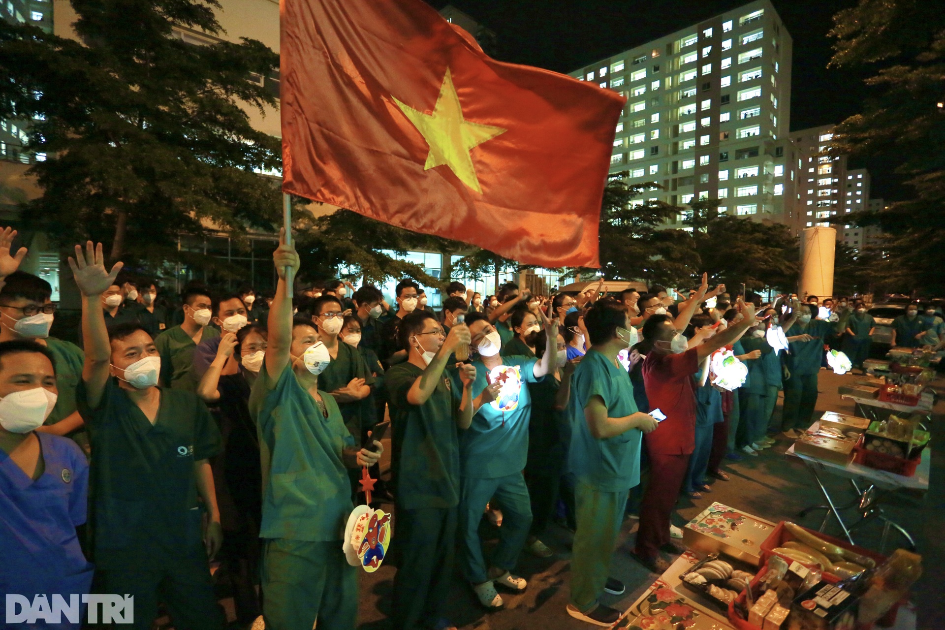 Trung thu đặc biệt cho trẻ em mắc Covid-19 tại Bệnh viện dã chiến ở TPHCM - 8