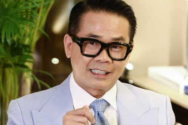 Thái Công tiết lộ chuyện tình 10 năm với bạn đời kém 17 tuổi