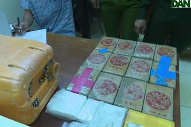 Bộ đội Biên phòng Quảng Nam thu giữ các bánh heroin