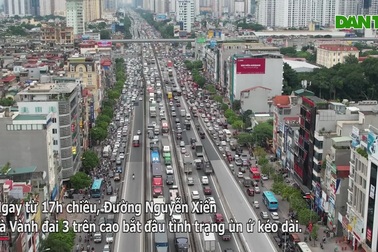 Giao thông Hà Nội ùn tắc nghiêm trọng trước kỳ nghỉ lễ 2/9