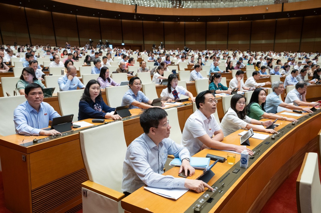 Quốc hội quyết định vấn đề nhân sự và nghe báo cáo về cải cách tiền lương - 1