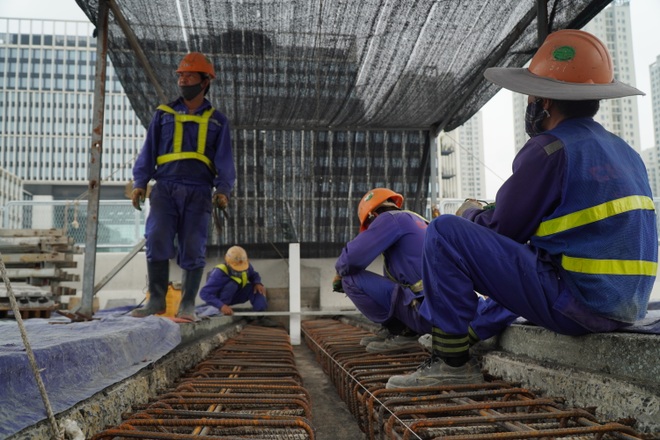 Hà Nội: Cầu cạn 5.000 tỷ đồng “khoác áo mới” chờ ngày thông xe - 6