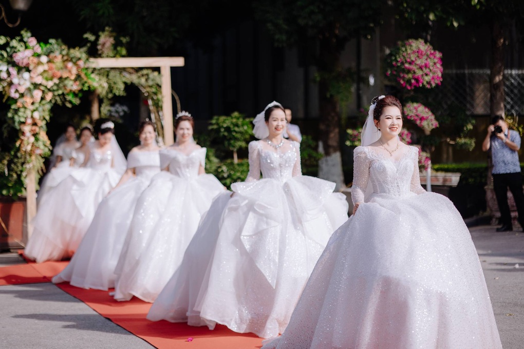 Đám cưới tập thể hơn cả một tình yêu của 8 cặp đôi ở Điện Biên - 3 Đám cưới tập thể hơn cả một tình yêu của 8 cặp đôi ở Điện Biên - 3