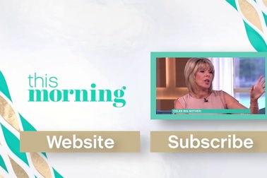 Chloe Khan bốc lửa trên truyền hình