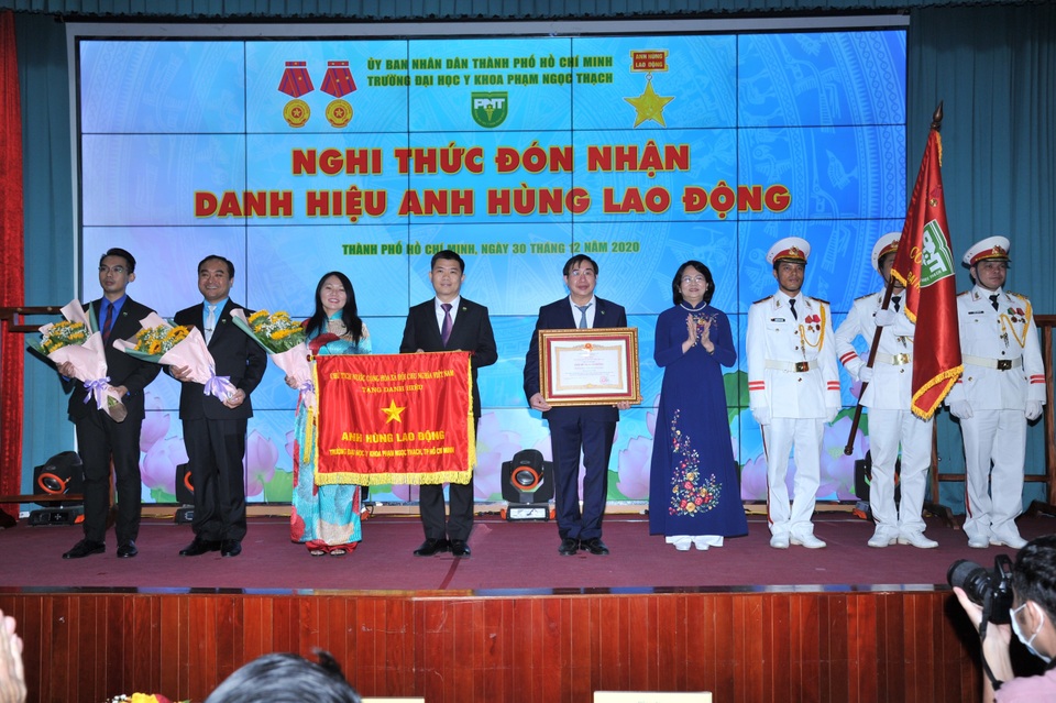 Trường ĐH Y khoa Phạm Ngọc Thạch nhận danh hiệu Anh hùng Lao động - 1 Trường ĐH Y khoa Phạm Ngọc Thạch nhận danh hiệu Anh hùng Lao động - 1
