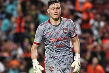 Văn Lâm chơi xuất sắc, Muangthong United vẫn bại trận tại Thai-League