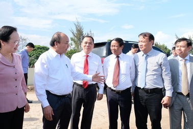 Thủ tướng: Sản xuất ô tô thương hiệu Việt để nền kinh tế tự chủ