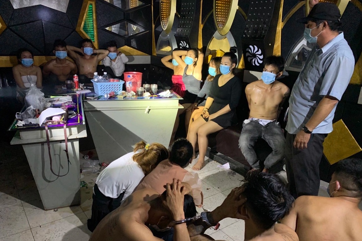 Bắt cựu đội trưởng cảnh sát ma túy để điều tra hành vi nhận hối lộ - 1 Bắt cựu đội trưởng cảnh sát ma túy để điều tra hành vi nhận hối lộ - 1