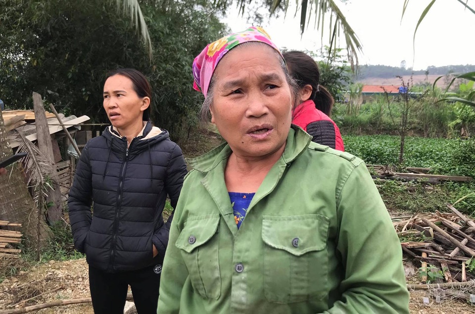Dân treo băng rôn yêu cầu di dời nhà máy phân bón gây ô nhiễm - 7 Dân treo băng rôn yêu cầu di dời nhà máy phân bón gây ô nhiễm - 7