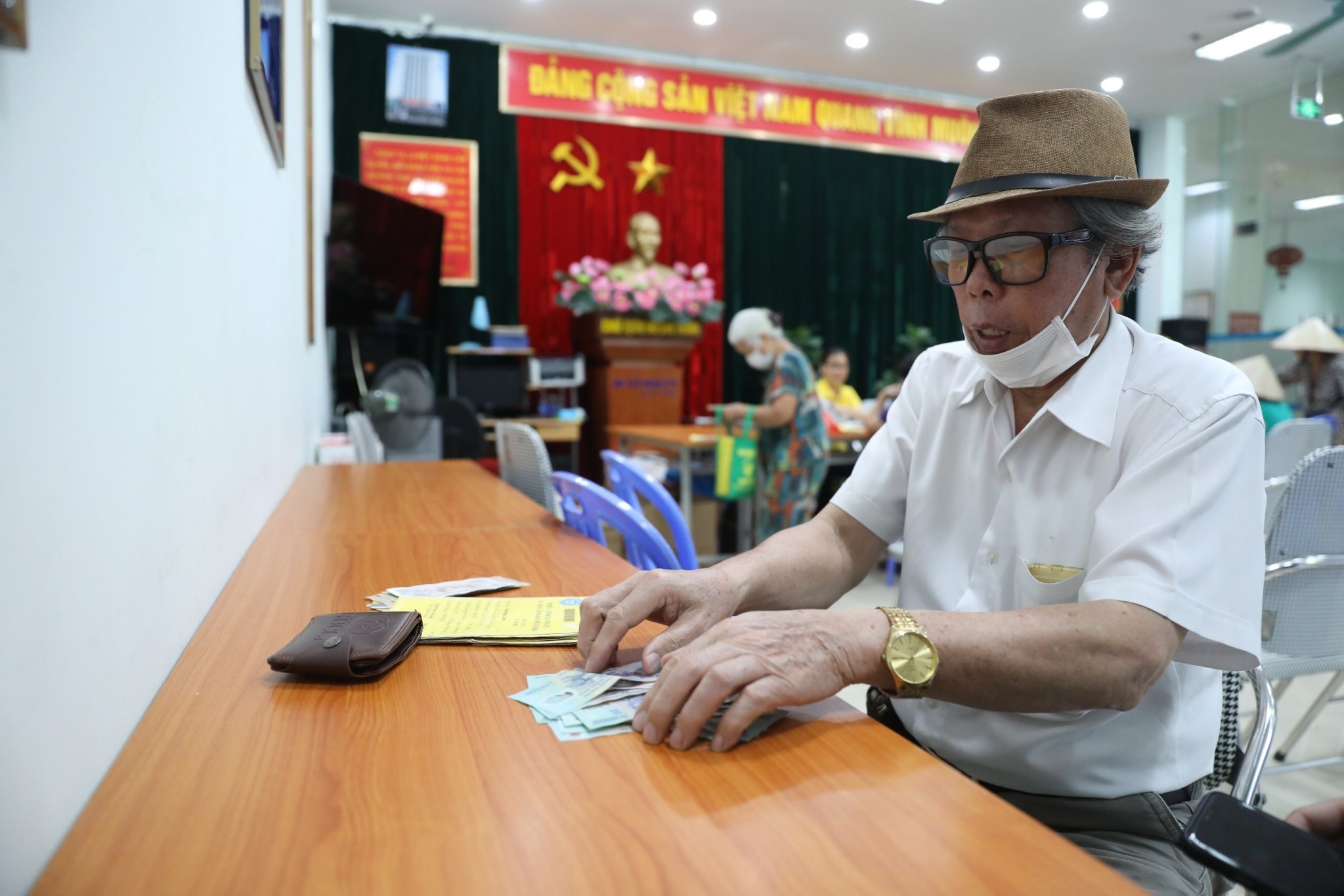 社会扶助基準は38.9%増加し、月額50万ドンとなった。 Mức chuẩn trợ giúp xã hội tăng 38,9%, lên mốc 500.000 đồng/tháng - 1