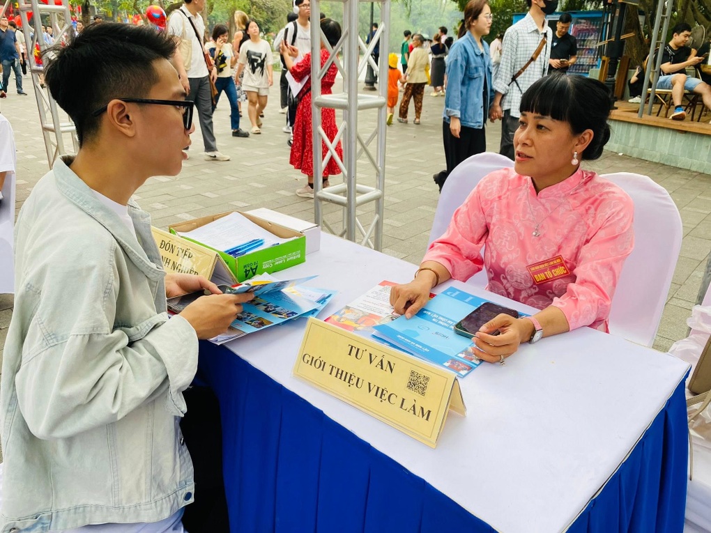 Lao động hưởng trợ cấp thất nghiệp tăng, đẩy mạnh kết nối việc làm - 2 Lao động hưởng trợ cấp thất nghiệp tăng, đẩy mạnh kết nối việc làm - 2