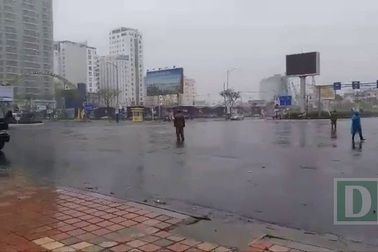 Cổng chào ven biển Đà Nẵng đổ sập trong bão