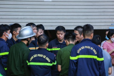 Ba cảnh sát hy sinh khi chữa cháy quán karaoke ở Hà Nội