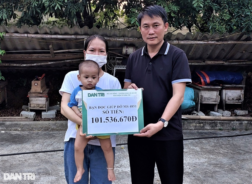 Người mẹ nghèo có con mắc bệnh lạ được giúp đỡ hơn 230 triệu đồng - 1 Người mẹ nghèo có con mắc bệnh lạ được giúp đỡ hơn 230 triệu đồng - 1