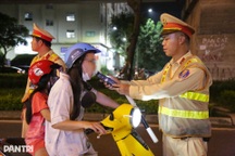 Cảnh sát giao thông xử lý 19 nữ tài xế vi phạm nồng độ cồn