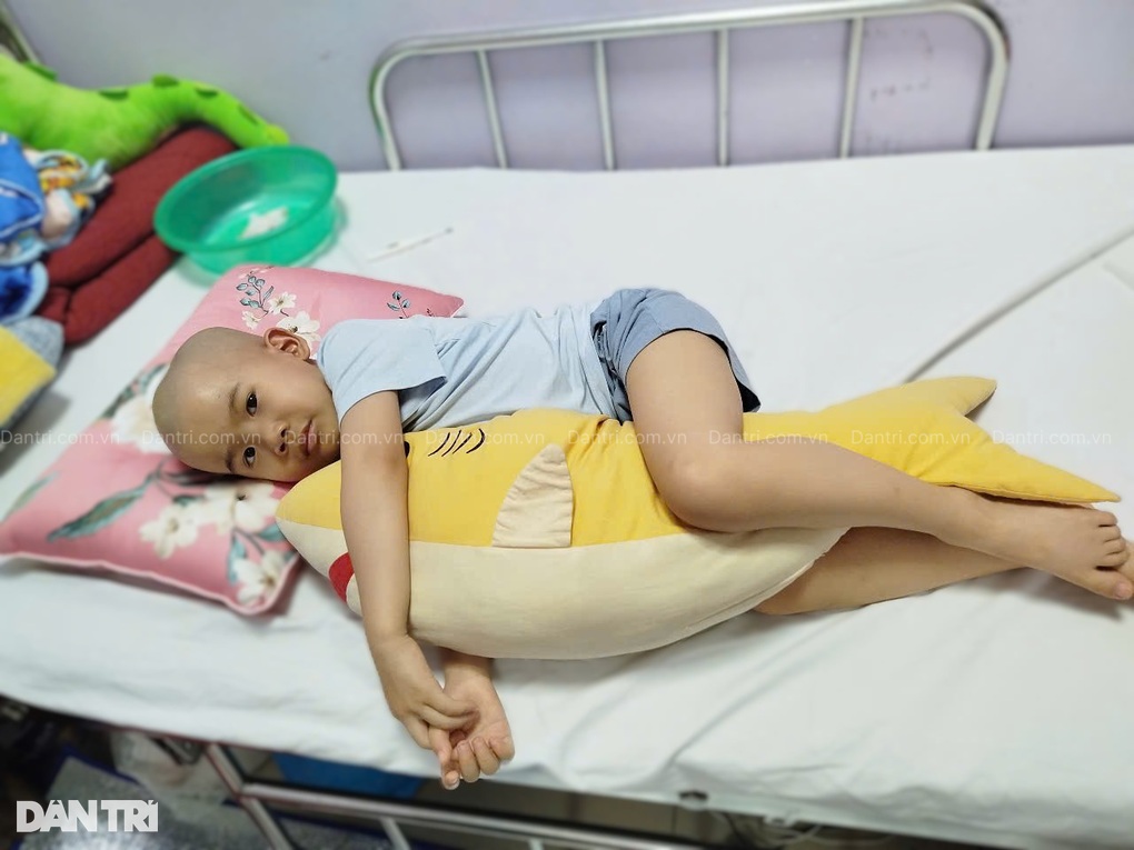 Bé trai vừa đi học đã phát hiện u não, mẹ đơn thân cầu cứu giúp đỡ - 2 Bé trai vừa đi học đã phát hiện u não, mẹ đơn thân cầu cứu giúp đỡ - 2