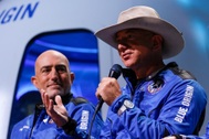 Tỷ phú Bezos kiện NASA về hợp đồng với SpaceX của Elon Musk