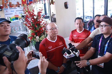 HLV Park Hang Seo: “Olympic Nepal chơi tấn công thì… tuyệt vời quá!”.