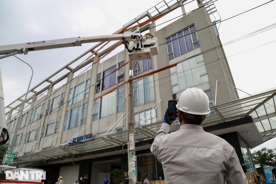 Hiểm nguy nghề sửa chữa đường dây 22kV khi đang có điện - 1 Hiểm nguy nghề sửa chữa đường dây 22kV khi đang có điện - 1