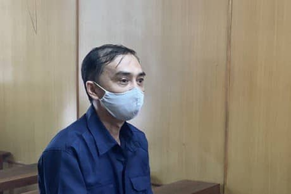 Giám đốc buôn lậu lãnh án 10 năm tù - 1 Giám đốc buôn lậu lãnh án 10 năm tù - 1