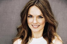 Nhân ngày 8/3, cựu sao Spice girls tôn vinh các “bà nội trợ”