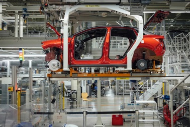 Xung đột Nga - Ukraine sẽ khiến nguồn cung ô tô toàn cầu giảm mạnh