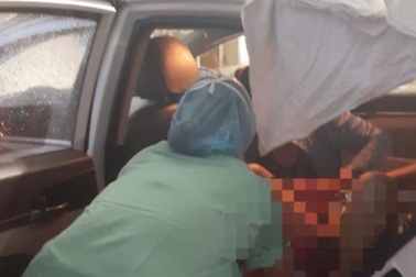 Nữ tài xế taxi giúp sản phụ sinh thành công trên xe trong bão