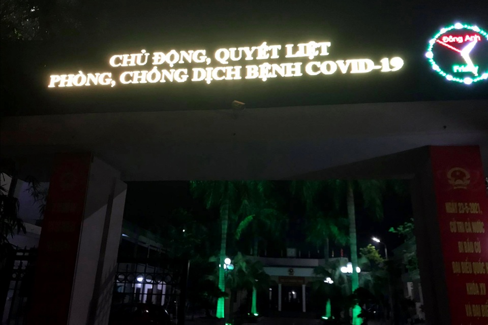 Hà Nội: Đưa các trường hợp F1 ở Đông Anh đi cách ly ngay trong đêm - 8 Hà Nội: Đưa các trường hợp F1 ở Đông Anh đi cách ly ngay trong đêm - 8