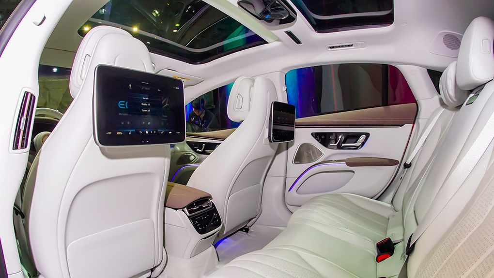 Lộ diện tại VMS 2022, xe điện Mercedes-Benz EQS chốt giá từ 4,84 tỷ đồng - 9 Lộ diện tại VMS 2022, xe điện Mercedes-Benz EQS chốt giá từ 4,84 tỷ đồng - 9
