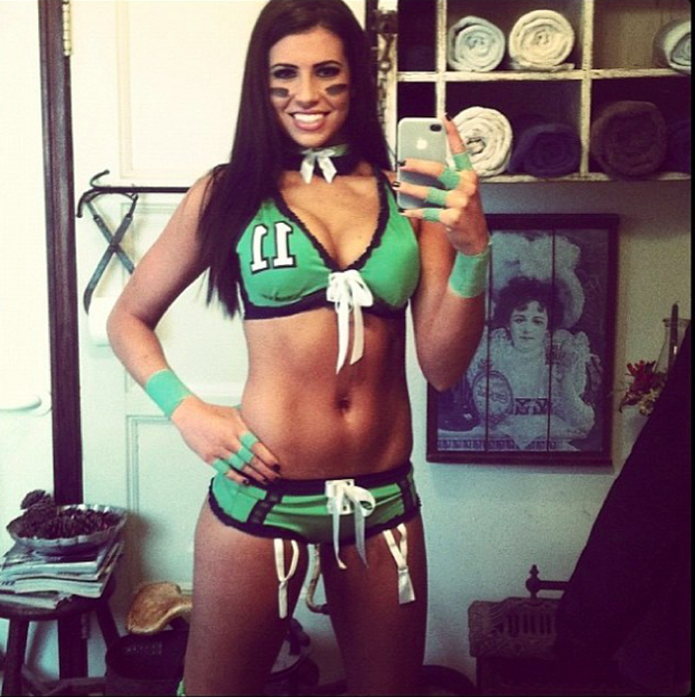 Những bóng hồng thể thao nổi tiếng trên mạng xã hội - 4