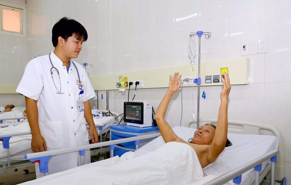 Cứu sống bệnh nhân xuất huyết não do vỡ phình dị dạng mạch não - 3 Cứu sống bệnh nhân xuất huyết não do vỡ phình dị dạng mạch não - 3