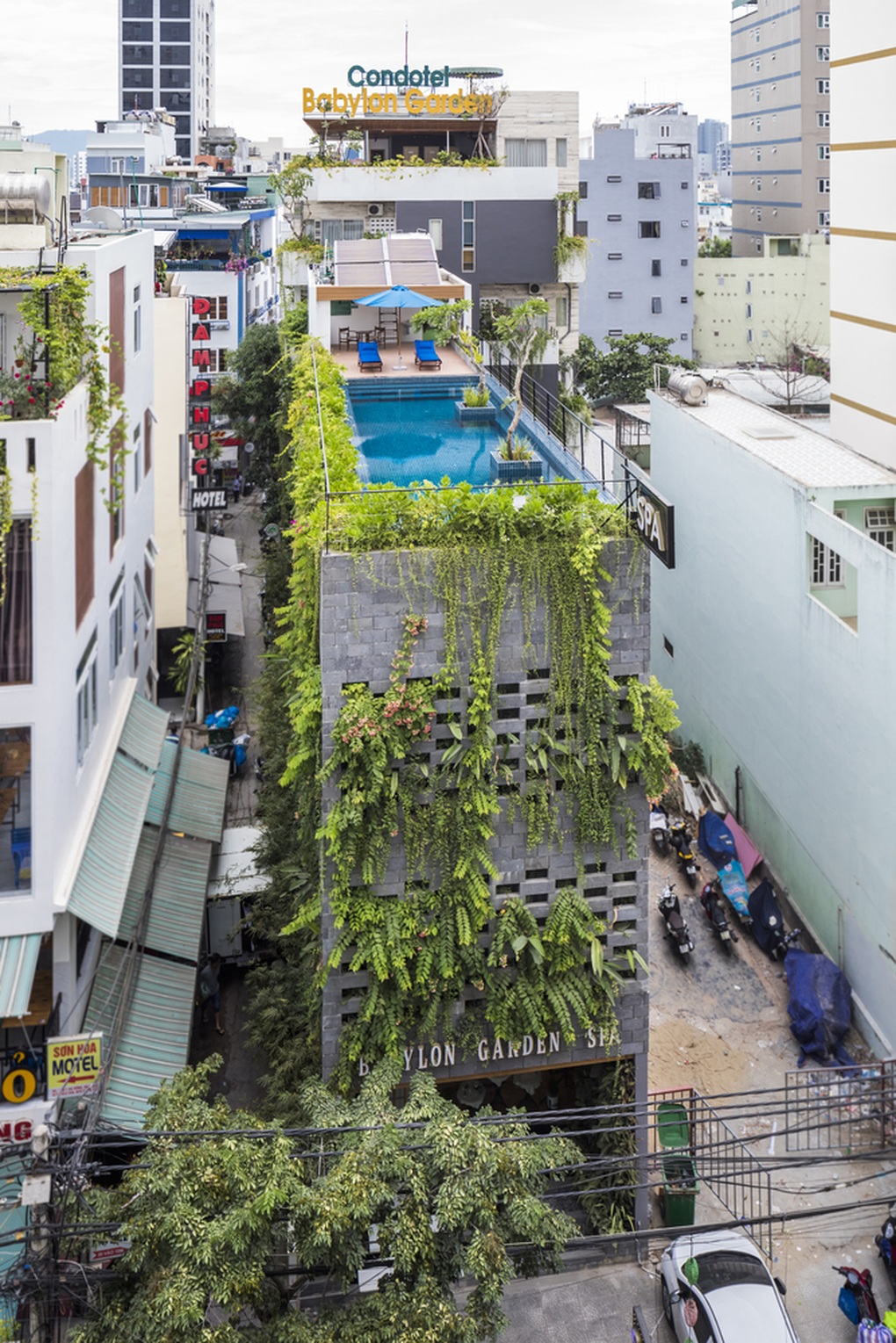 Ngắm ngôi nhà đá ong độc lạ như vườn treo Babylon ở Đà Nẵng - 3 Ngắm ngôi nhà đá ong độc lạ như vườn treo Babylon ở Đà Nẵng - 3