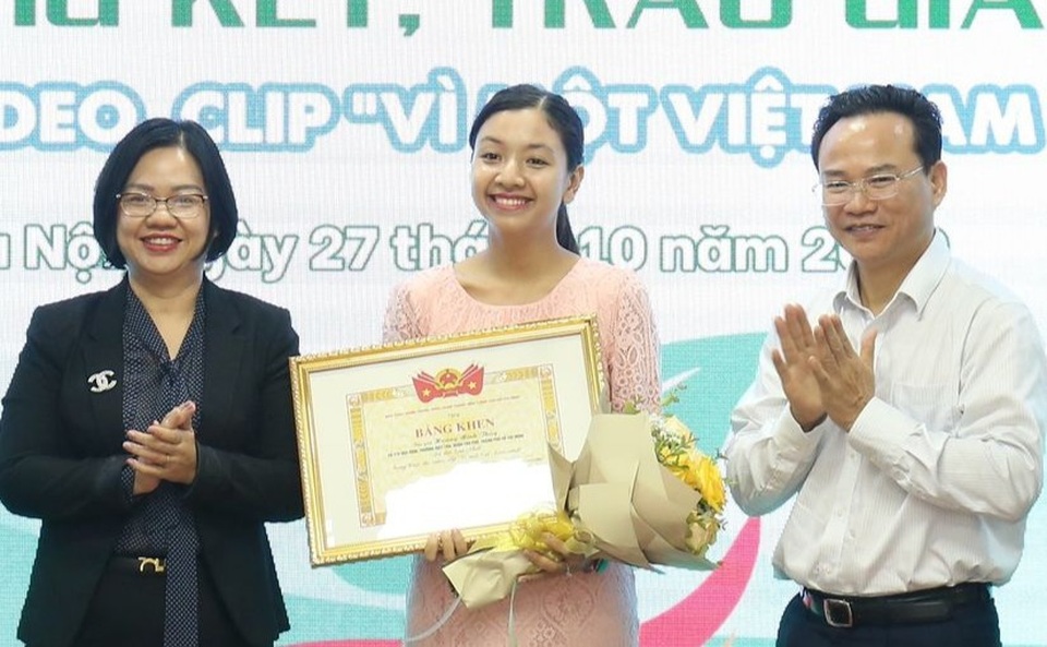 Cô gái Sài thành giành giải nhất cuộc thi sáng tạo clip bảo vệ môi trường - 1 Cô gái Sài thành giành giải nhất cuộc thi sáng tạo clip bảo vệ môi trường - 1