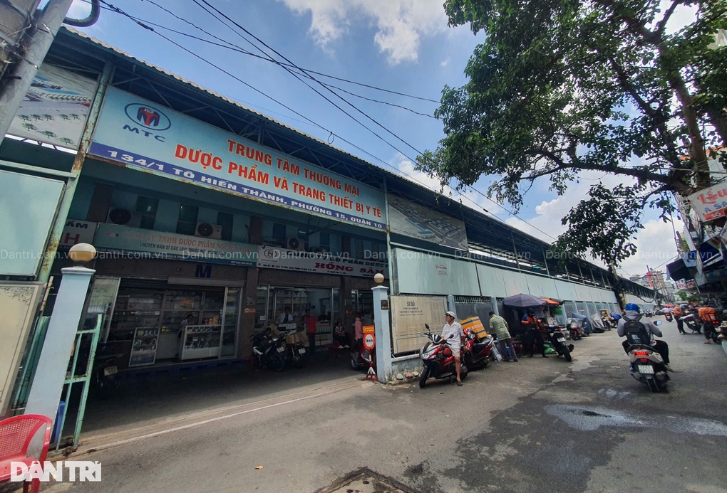 ផ្សារលក់ថ្នាំធំជាងគេនៅទីក្រុងហូជីមិញ៖ ស្ងាត់ជ្រងំ ស្ងាត់ជ្រងំ - ១ Chợ thuốc sỉ lớn nhất ở TPHCM: Vắng vẻ, im ắng lạ thường - 1