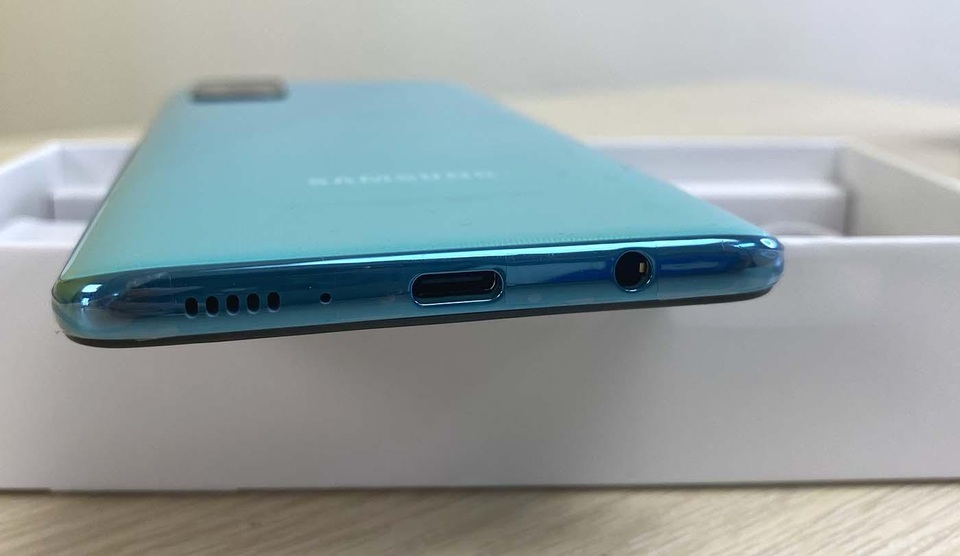 Đập hộp Samsung Galaxy A51 - smartphone camera marco đầu tiên - 9 Đập hộp Samsung Galaxy A51 - smartphone camera marco đầu tiên - 9