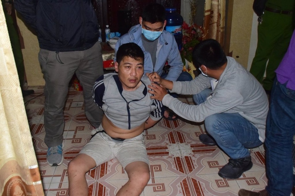 Hàng trăm kim tiêm dính máu trong nhà vợ chồng buôn bán chất trắng - 2 Hàng trăm kim tiêm dính máu trong nhà vợ chồng buôn bán chất trắng - 2