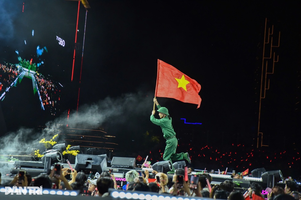 Ca khúc tỷ view, hòa nhạc 50.000 khán giả: Cả dân tộc chung lời ca yêu nước - 1 Ca khúc tỷ view, hòa nhạc 50.000 khán giả: Cả dân tộc chung lời ca yêu nước - 1