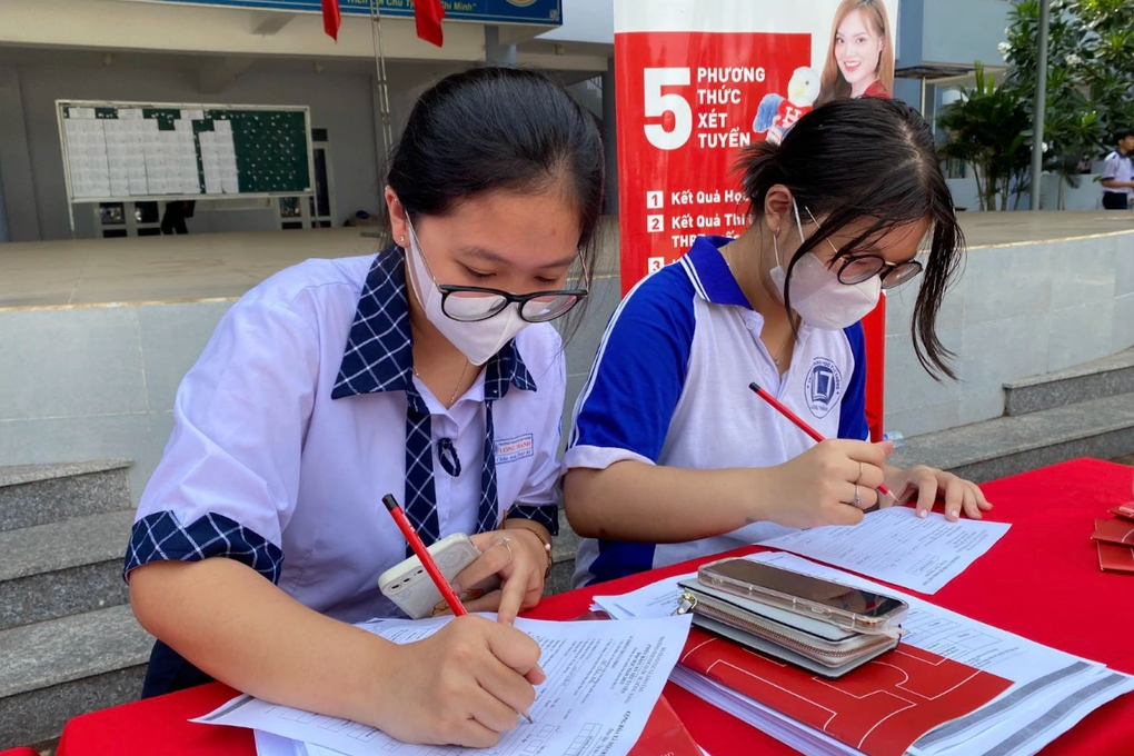 Hàng loạt trường đại học nhận hồ sơ xét tuyển học bạ từ tháng 1 - 3