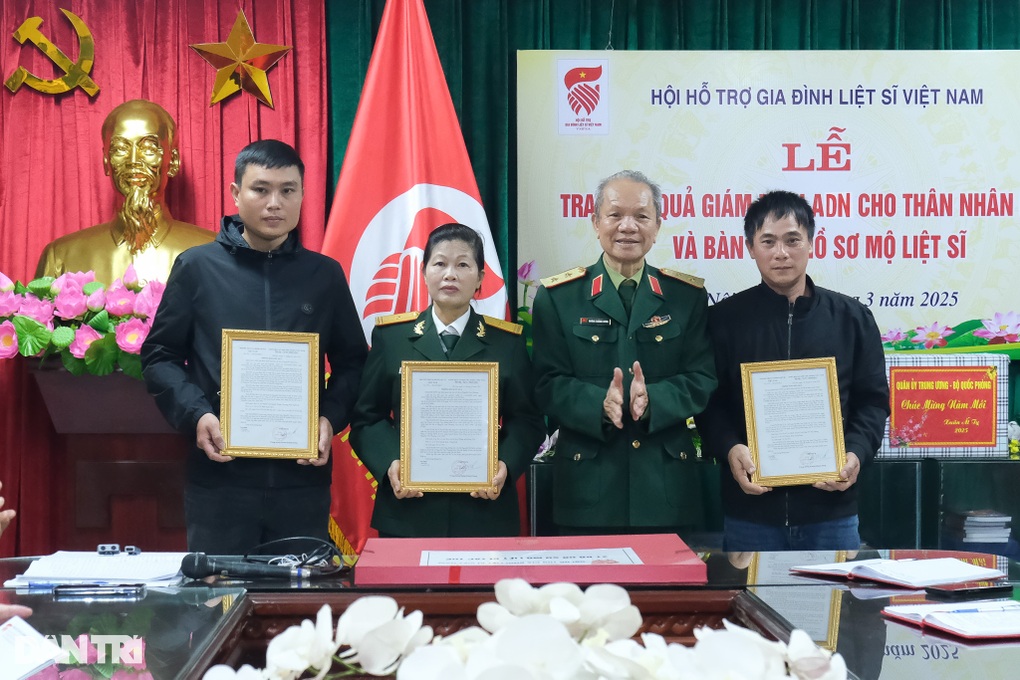 Nữ chiến sĩ khóc nghẹn ngày nhận ADN cha sau 54 năm chờ đợi - 1 Nữ chiến sĩ khóc nghẹn ngày nhận ADN cha sau 54 năm chờ đợi - 1