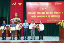 Phóng viên Báo Dân trí được UBND tỉnh Quảng Trị tặng Bằng khen