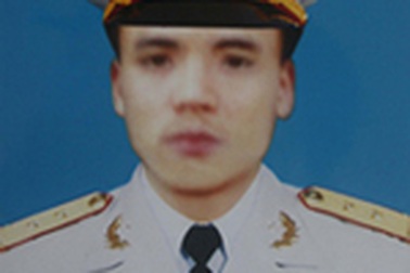 Một chiến sĩ hy sinh khi giúp dân chống lũ