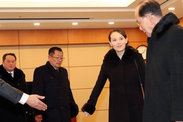 Cử chỉ trong phòng VIP hé lộ sự quyền lực của em gái ông Kim Jong-un