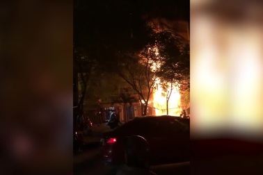 Hiện trường vụ cháy tòa nhà 5 tầng