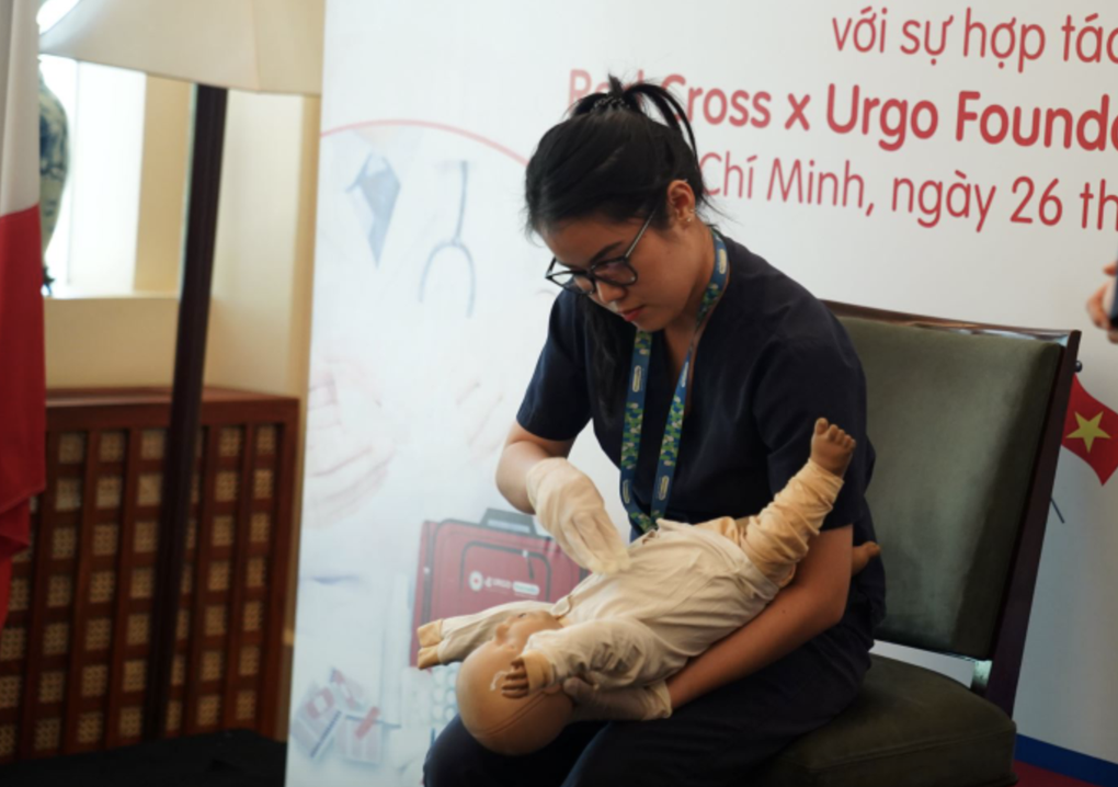 Thấy người gặp tai nạn không biết sơ cứu, chỉ lấy điện thoại ra chụp hình - 1 Thấy người gặp tai nạn không biết sơ cứu, chỉ lấy điện thoại ra chụp hình - 1