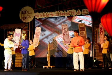 Tôn vinh những người lưu giữ di sản bài chòi tại Hội An