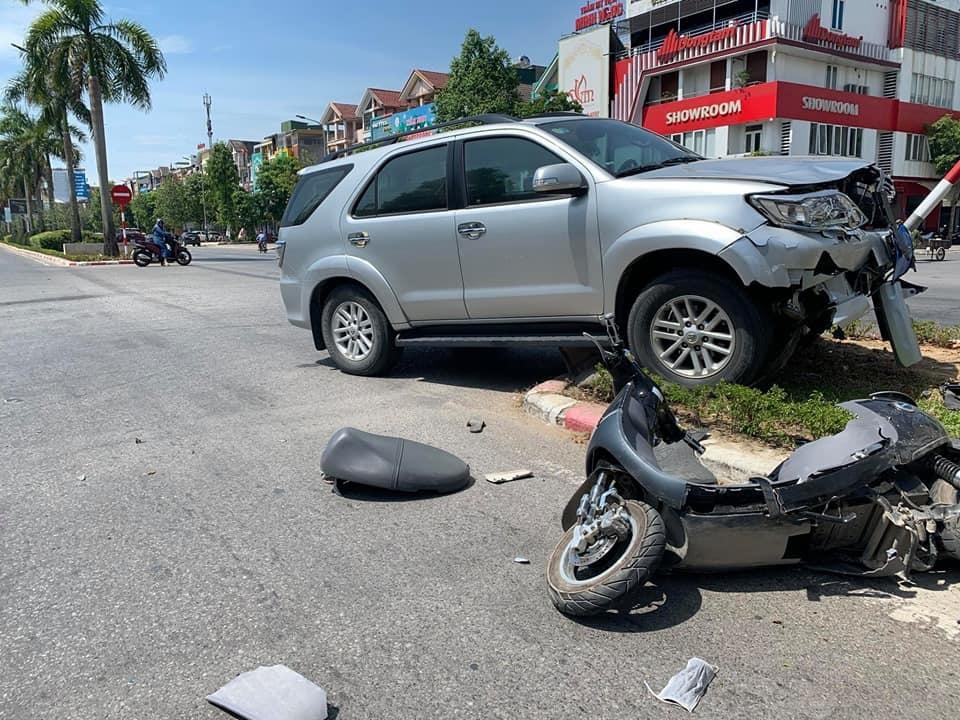 Vụ xe biển xanh tông cô gái: Xe của Ủy ban Kiểm tra Tỉnh ủy Nghệ An - 2 Vụ xe biển xanh tông cô gái: Xe của Ủy ban Kiểm tra Tỉnh ủy Nghệ An - 2