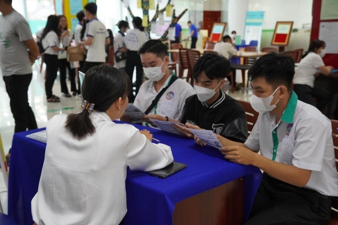 Lấy ý kiến doanh nghiệp góp ý cho Trung tâm về công tác tổ chức sàn giao dịch việc làm và tư vấn người lao động.