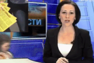 Clip: Khoảnh khắc “tai nạn nghề nghiệp” của người đọc bản tin truyền hình