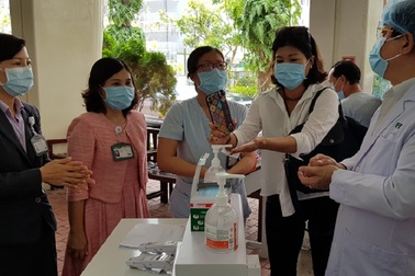 Đề xuất cấm mọi hoạt động thăm bệnh để ngăn chặn dịch Covid-19